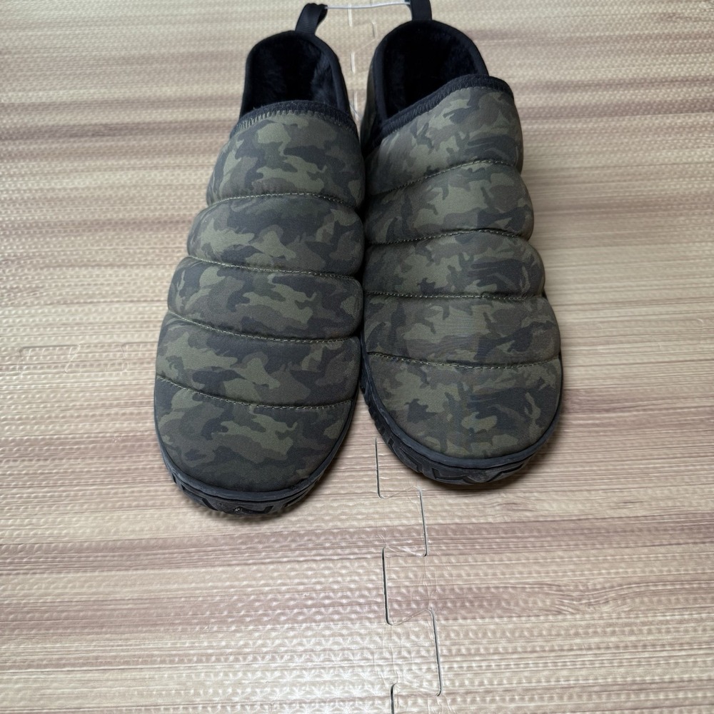 Old Navy Men's Camouflage Quilted Slip-On Slippers, Fleece Lined, Medium(8-9)